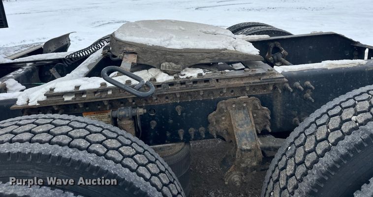 image for item FK1524 2016 Volvo VNL semi truck