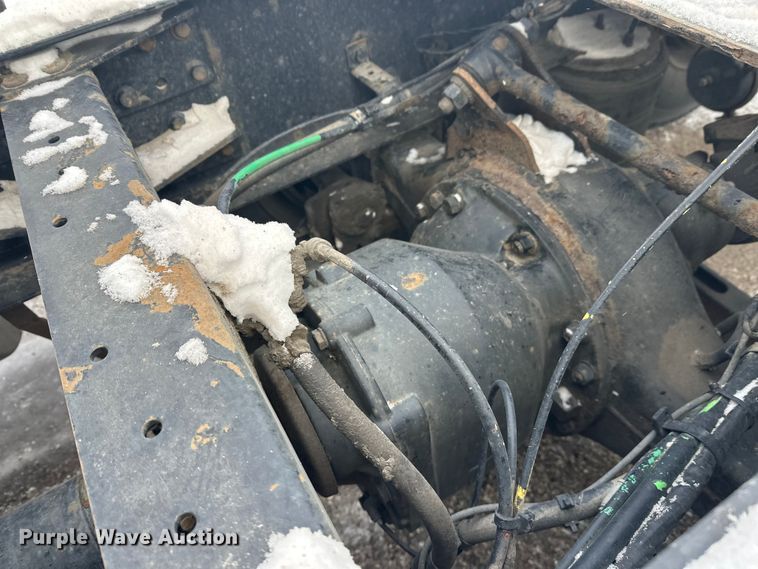 image for item FK1524 2016 Volvo VNL semi truck