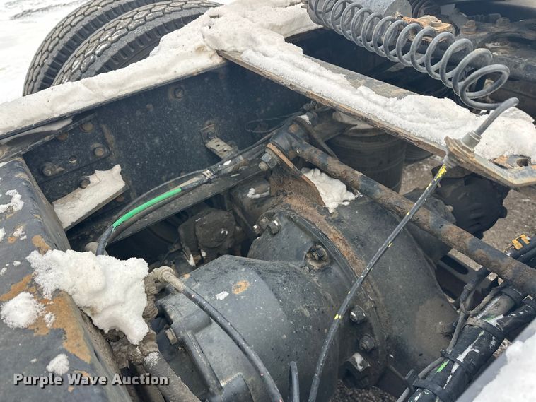 image for item FK1524 2016 Volvo VNL semi truck