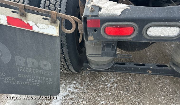 image for item FK1524 2016 Volvo VNL semi truck