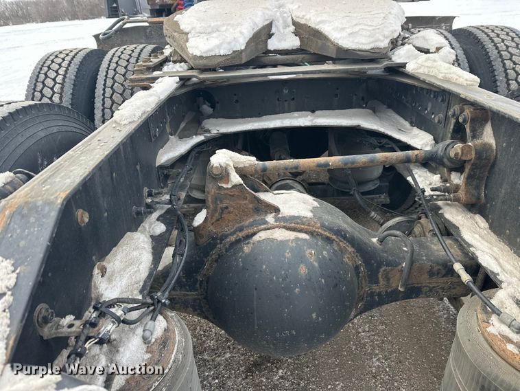 image for item FK1524 2016 Volvo VNL semi truck