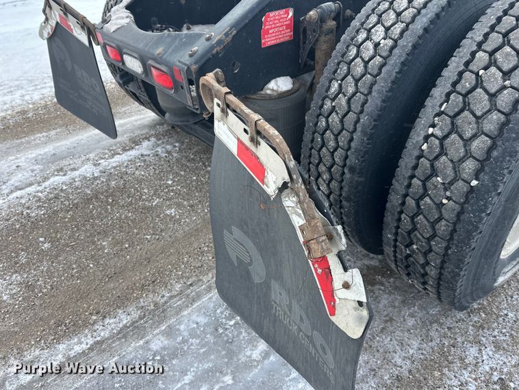 image for item FK1524 2016 Volvo VNL semi truck