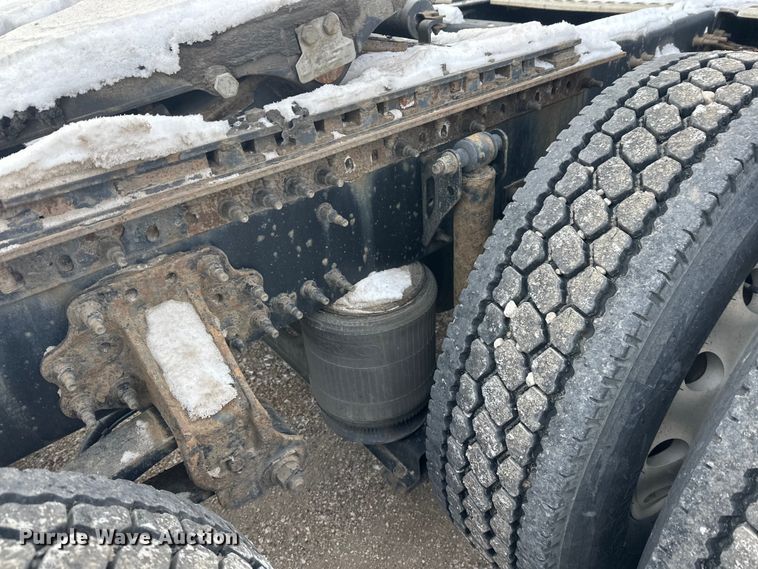 image for item FK1524 2016 Volvo VNL semi truck