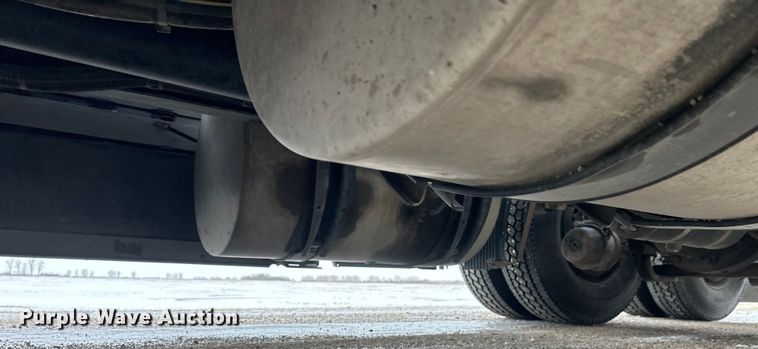 image for item FK1524 2016 Volvo VNL semi truck