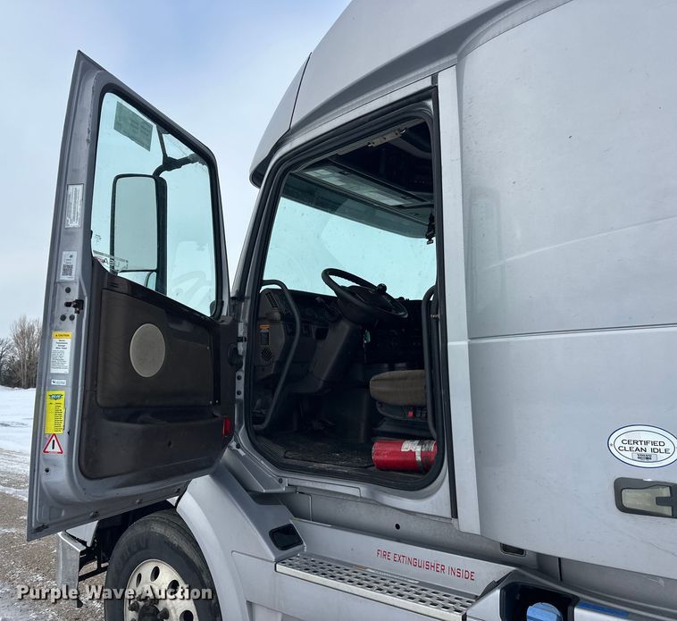 image for item FK1524 2016 Volvo VNL semi truck