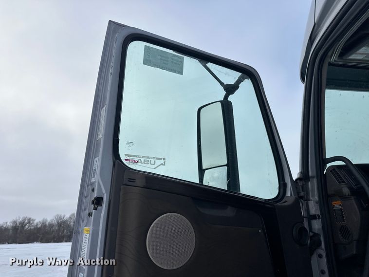 image for item FK1524 2016 Volvo VNL semi truck