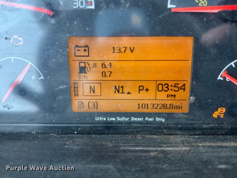 image for item FK1524 2016 Volvo VNL semi truck