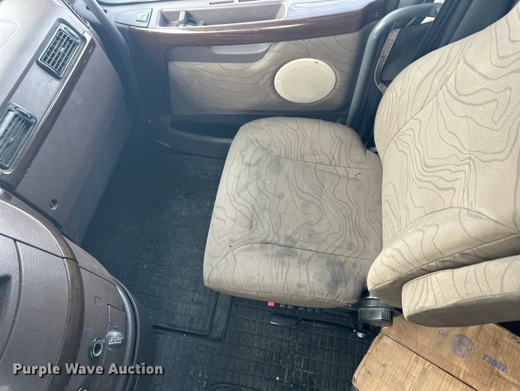 image for item FK1524 2016 Volvo VNL semi truck