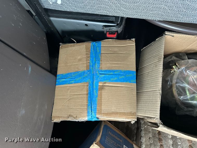 image for item FK1524 2016 Volvo VNL semi truck