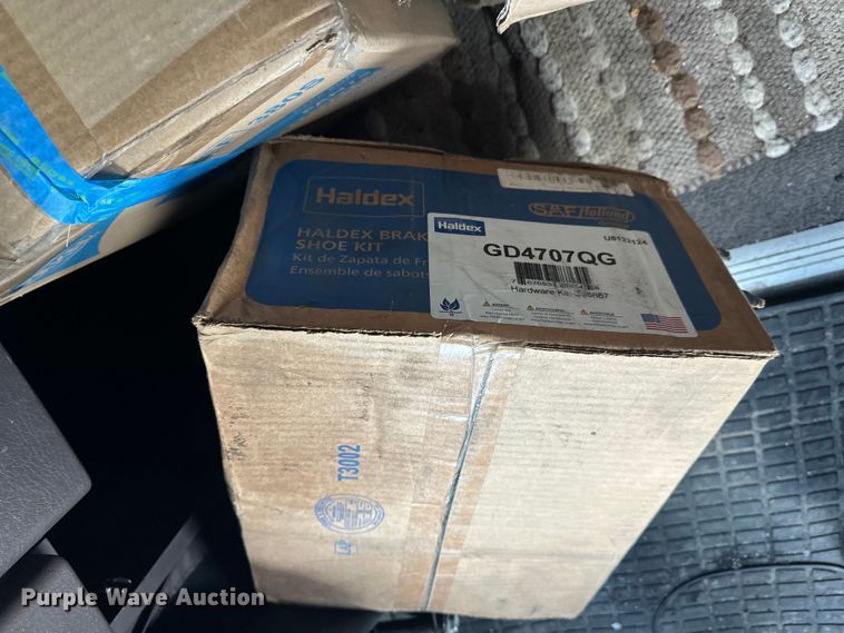 image for item FK1524 2016 Volvo VNL semi truck