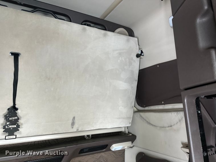 image for item FK1524 2016 Volvo VNL semi truck