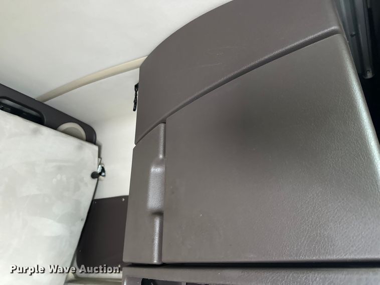 image for item FK1524 2016 Volvo VNL semi truck