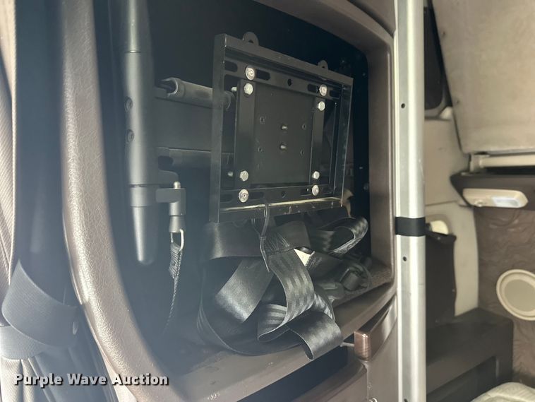 image for item FK1524 2016 Volvo VNL semi truck