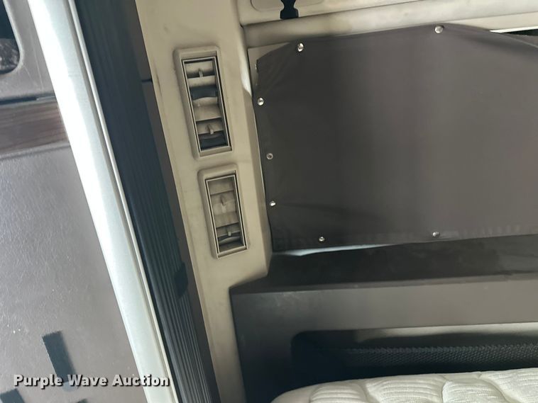 image for item FK1524 2016 Volvo VNL semi truck