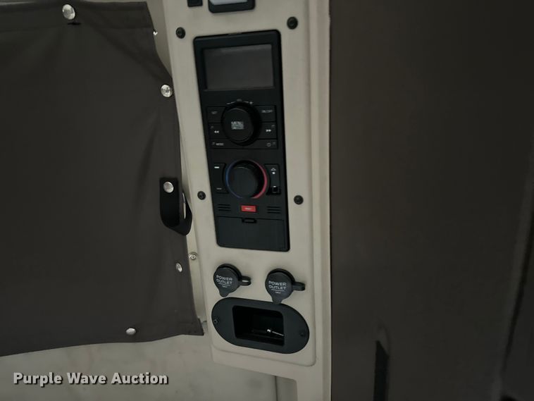 image for item FK1524 2016 Volvo VNL semi truck