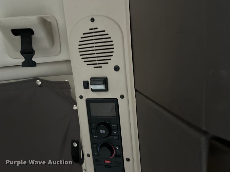 image for item FK1524 2016 Volvo VNL semi truck