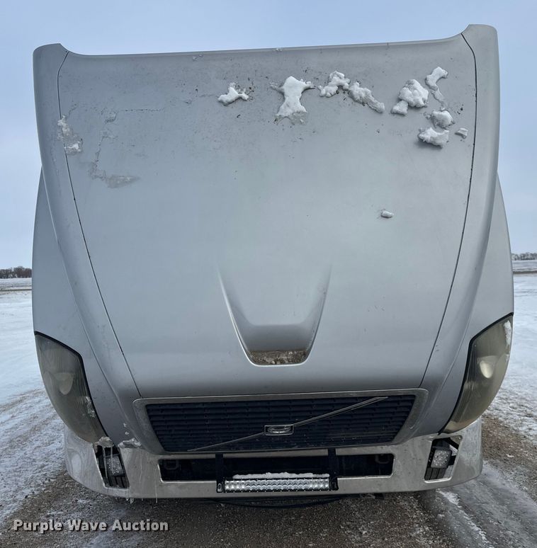 image for item FK1524 2016 Volvo VNL semi truck