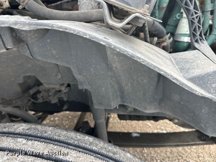 image for item FK1524 2016 Volvo VNL semi truck