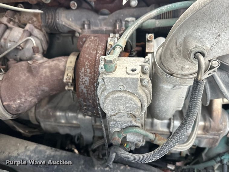 image for item FK1524 2016 Volvo VNL semi truck