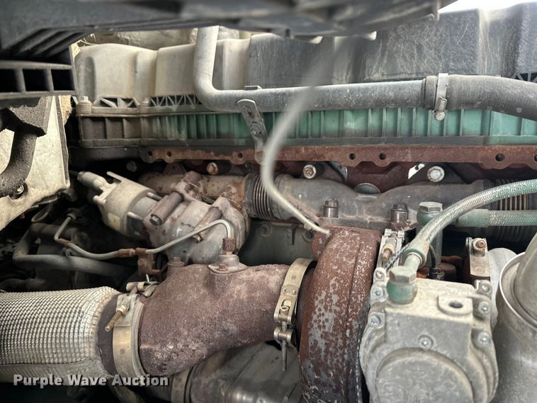 image for item FK1524 2016 Volvo VNL semi truck