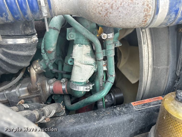 image for item FK1524 2016 Volvo VNL semi truck