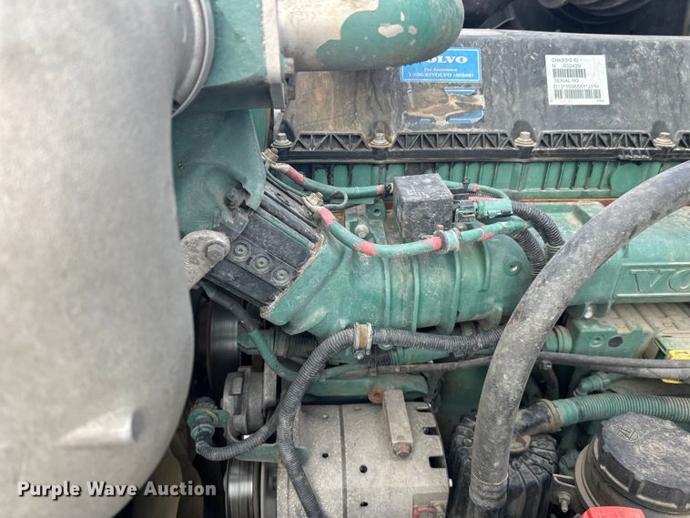 image for item FK1524 2016 Volvo VNL semi truck