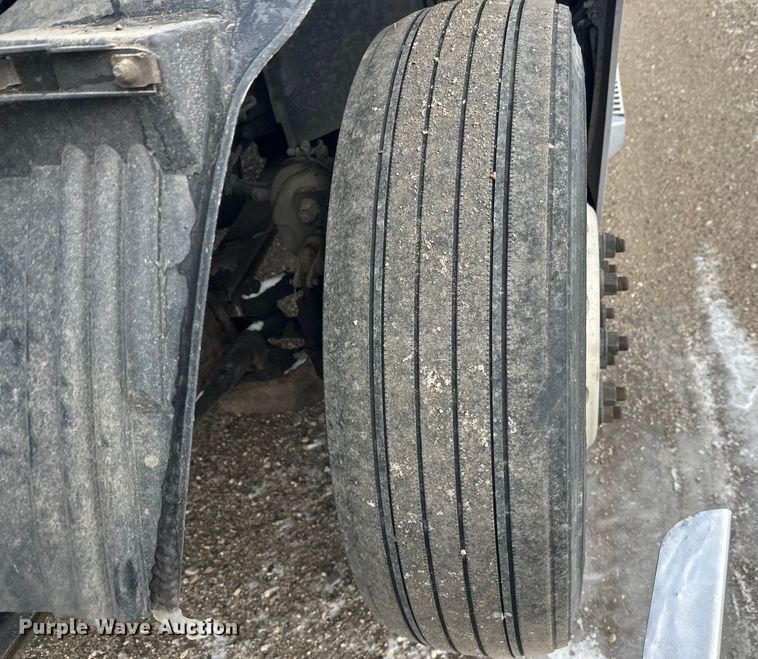 image for item FK1524 2016 Volvo VNL semi truck