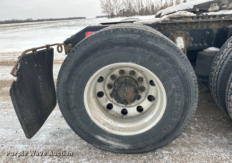 image for item FK1524 2016 Volvo VNL semi truck