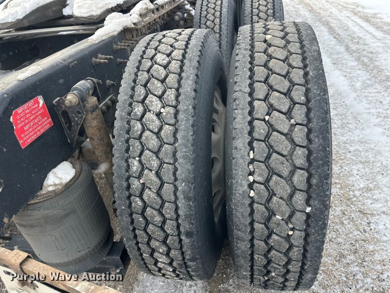 image for item FK1524 2016 Volvo VNL semi truck