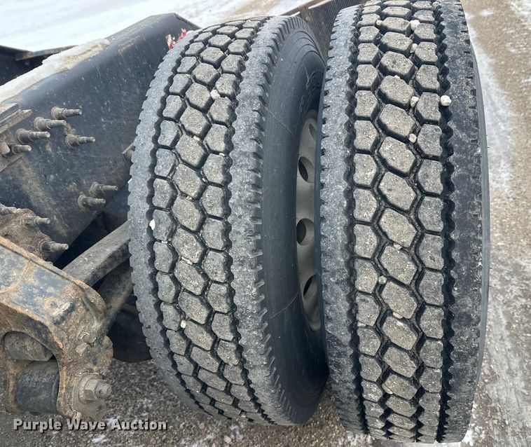 image for item FK1524 2016 Volvo VNL semi truck