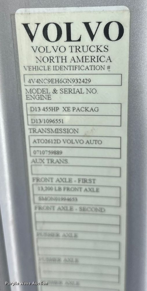 image for item FK1524 2016 Volvo VNL semi truck