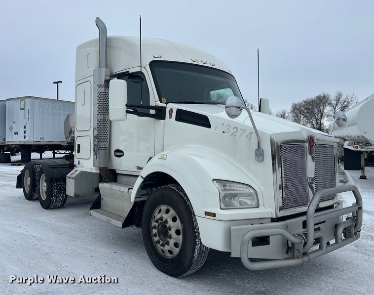 image for item FK1555 2016 Kenworth T880 semi truck