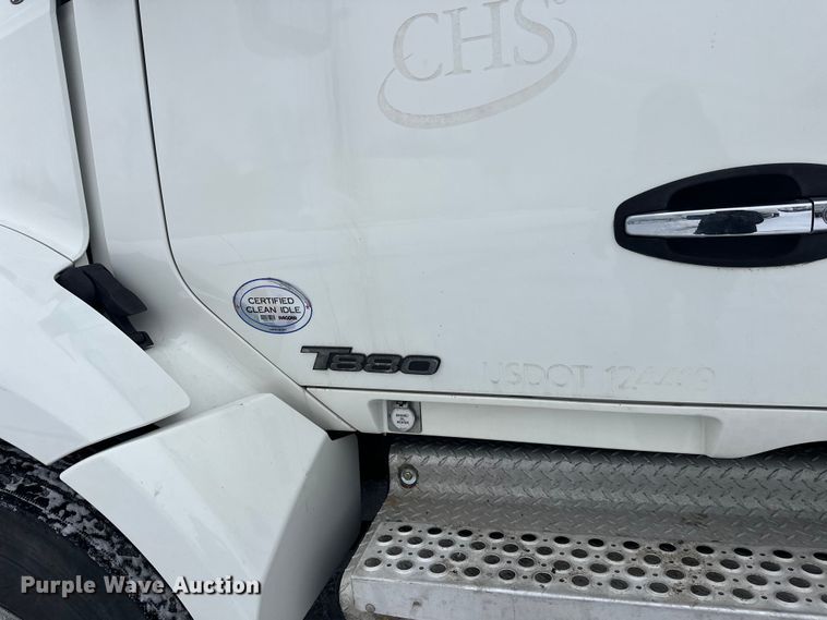 image for item FK1555 2016 Kenworth T880 semi truck
