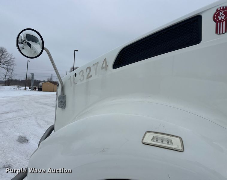 image for item FK1555 2016 Kenworth T880 semi truck