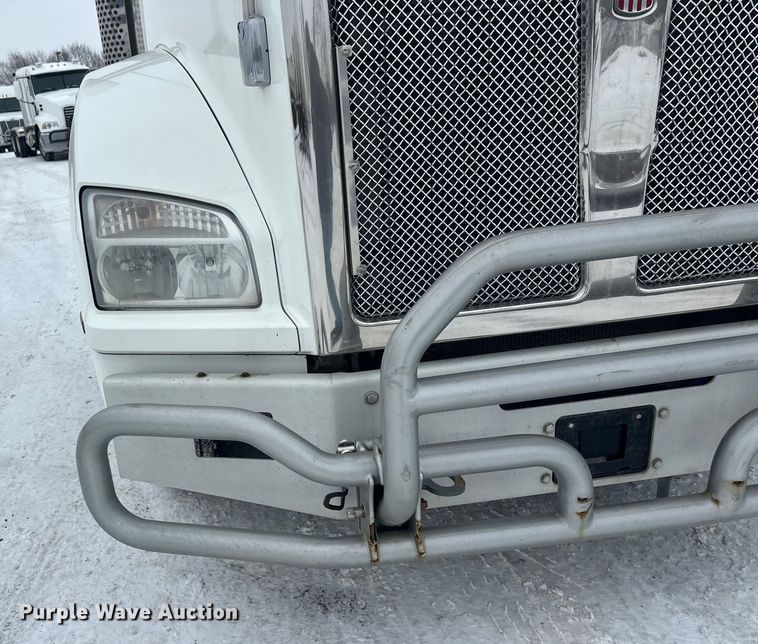 image for item FK1555 2016 Kenworth T880 semi truck