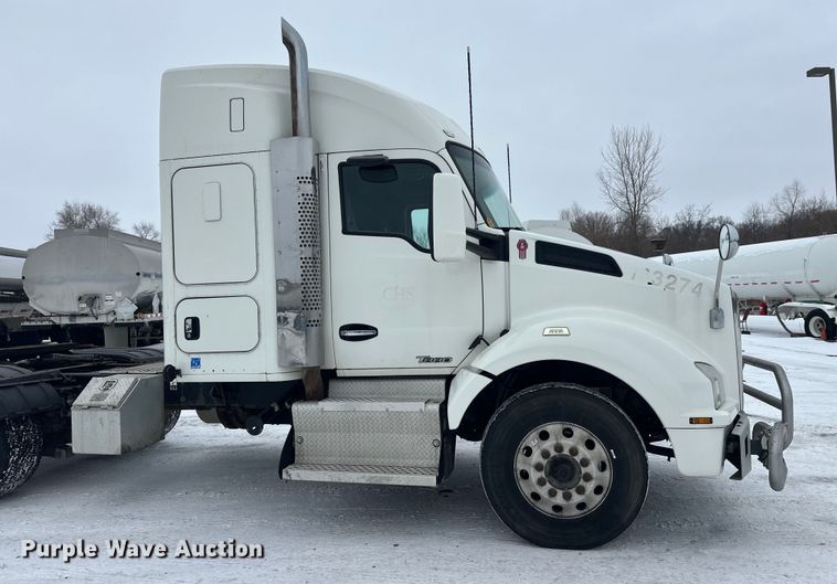 image for item FK1555 2016 Kenworth T880 semi truck