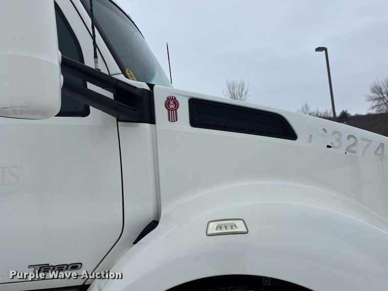 image for item FK1555 2016 Kenworth T880 semi truck