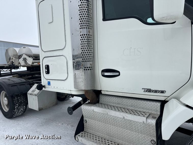 image for item FK1555 2016 Kenworth T880 semi truck