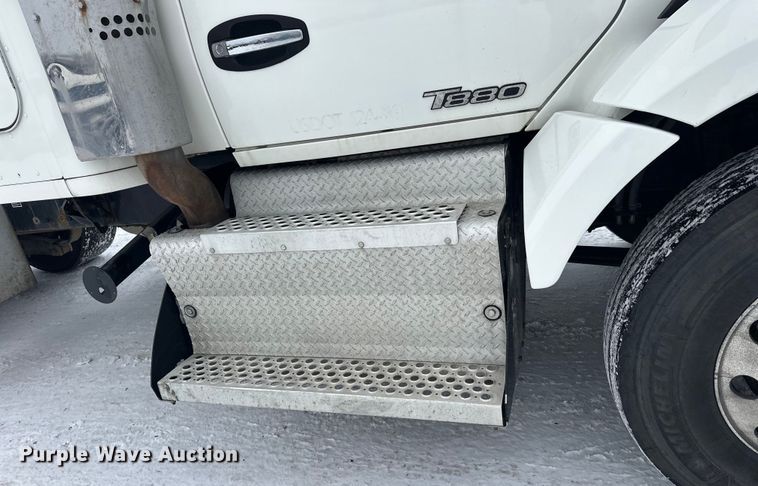 image for item FK1555 2016 Kenworth T880 semi truck