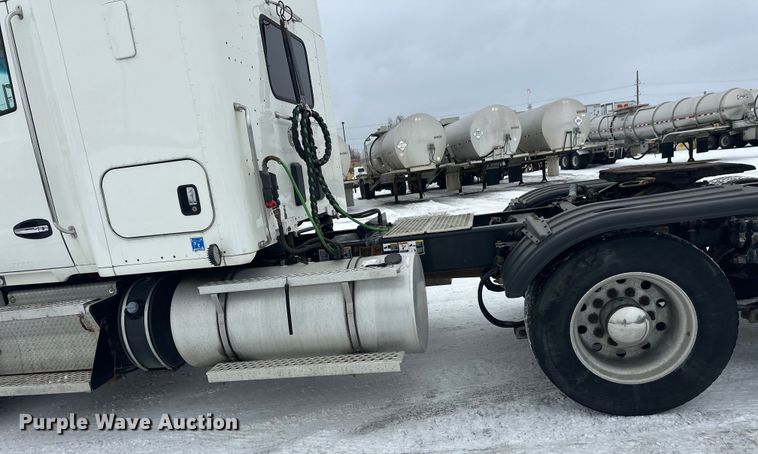 image for item FK1555 2016 Kenworth T880 semi truck