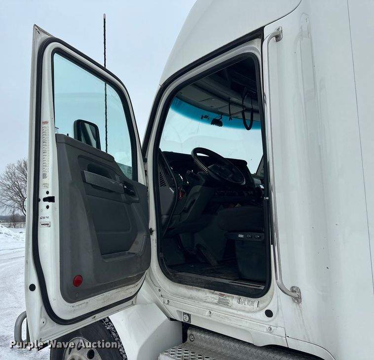 image for item FK1555 2016 Kenworth T880 semi truck