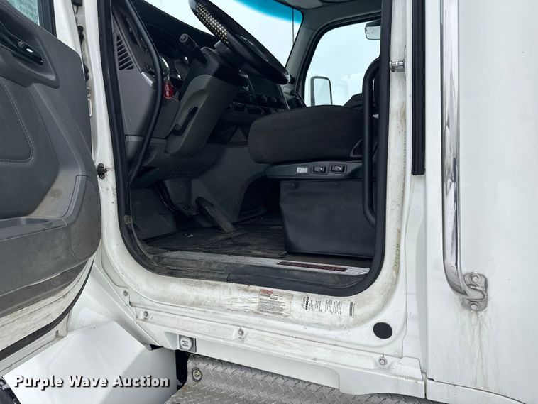 image for item FK1555 2016 Kenworth T880 semi truck