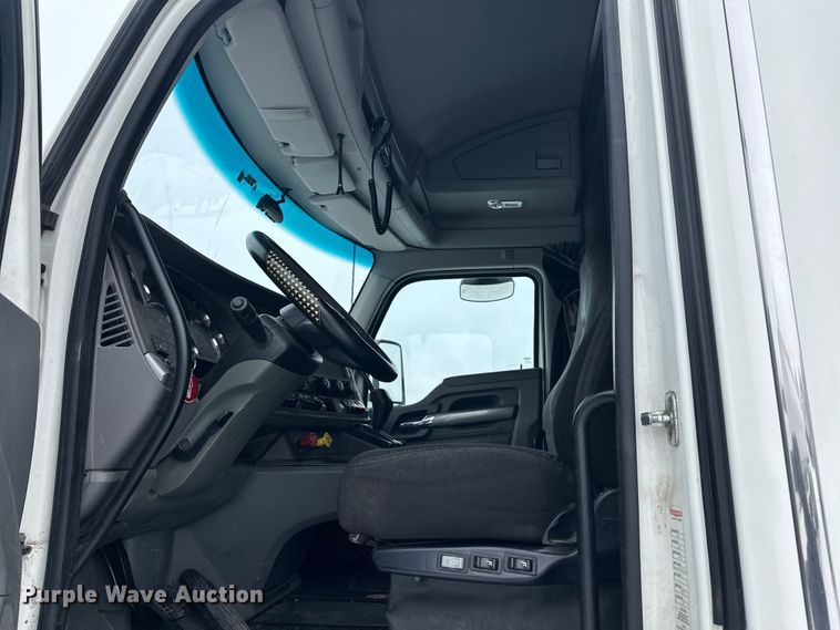 image for item FK1555 2016 Kenworth T880 semi truck