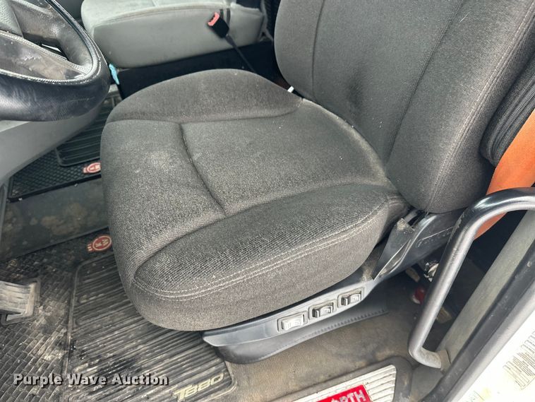 image for item FK1555 2016 Kenworth T880 semi truck