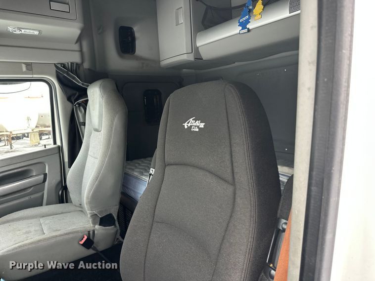 image for item FK1555 2016 Kenworth T880 semi truck