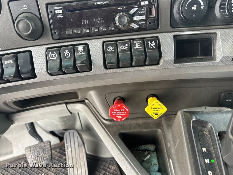 image for item FK1555 2016 Kenworth T880 semi truck