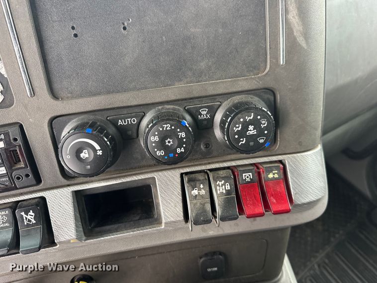 image for item FK1555 2016 Kenworth T880 semi truck