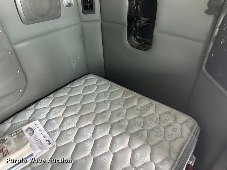 image for item FK1555 2016 Kenworth T880 semi truck