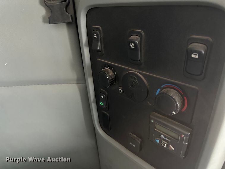 image for item FK1555 2016 Kenworth T880 semi truck