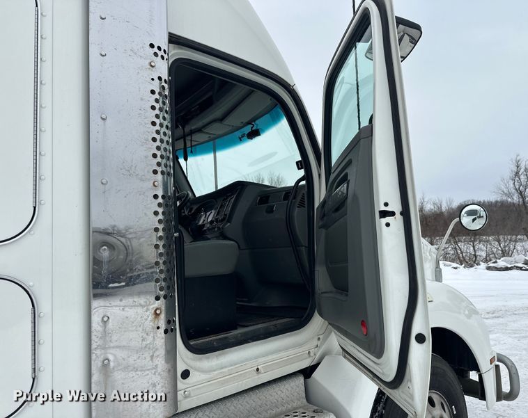 image for item FK1555 2016 Kenworth T880 semi truck
